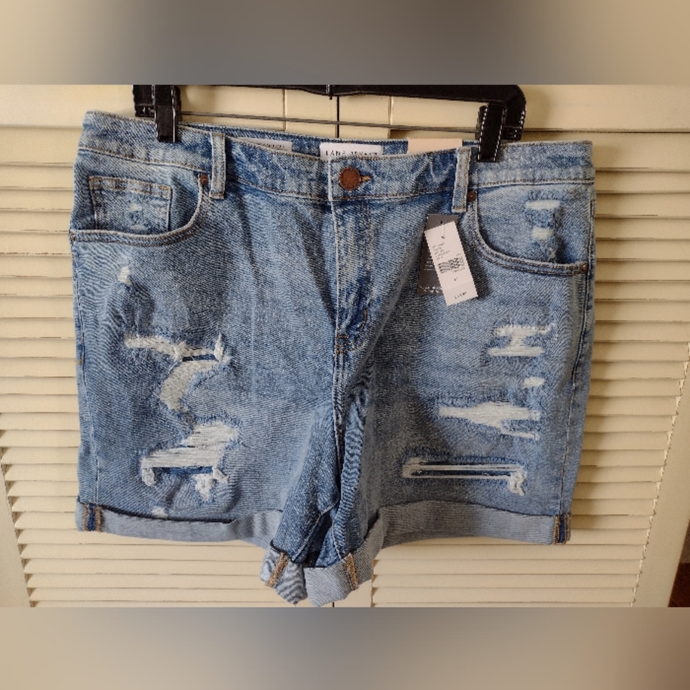Lane Bryant Boyfriend Midi Light Blue Distressed Cuffed Denim Shorts NWT